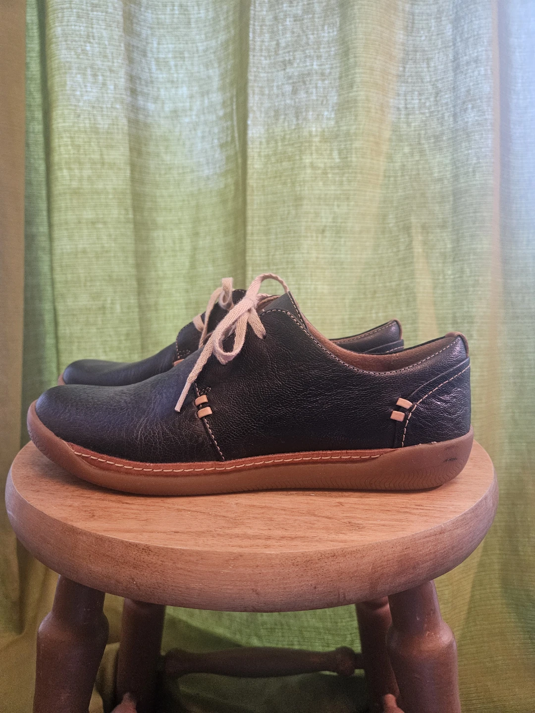 Clarks "Unstructured" Black Leather Lace-Up Shoes