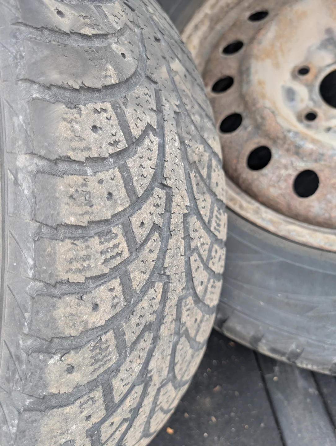 Hankook Winter Pike RS W452 Winter Tire and Rim - 225/65R17