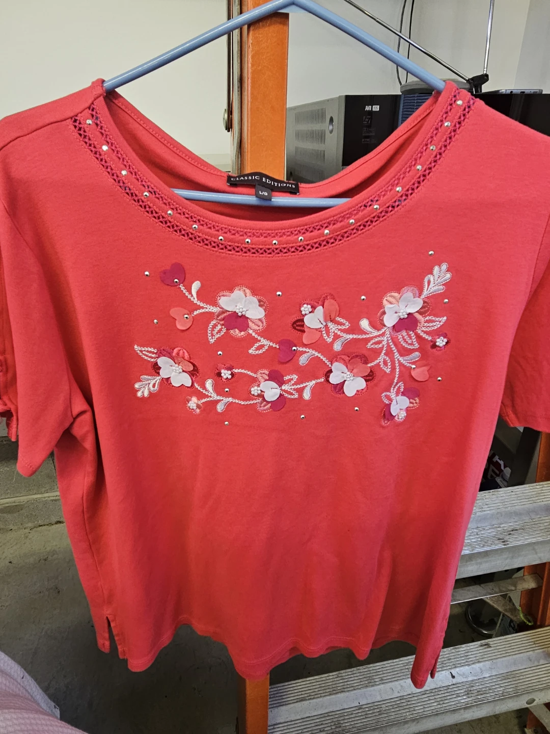 Classic Editions Women's Embroidered T-Shirt - Large/G
