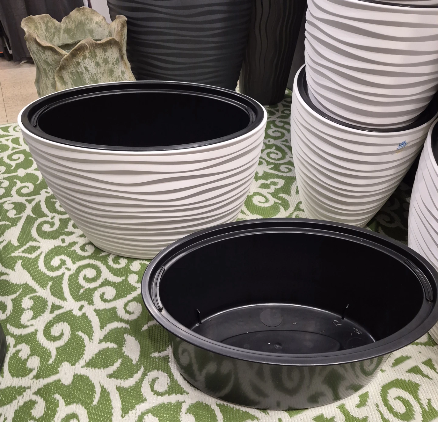 New Oval Planter Pot with removable insert $20 each wow - photo 4