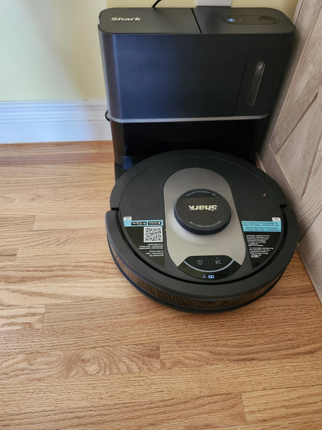 Shark AI Robot Self-Empty Robot Vacuum - photo 2