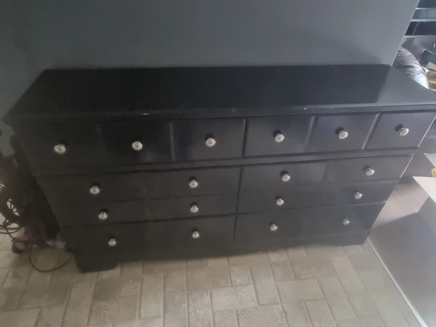 Black 6-Drawer Dresser