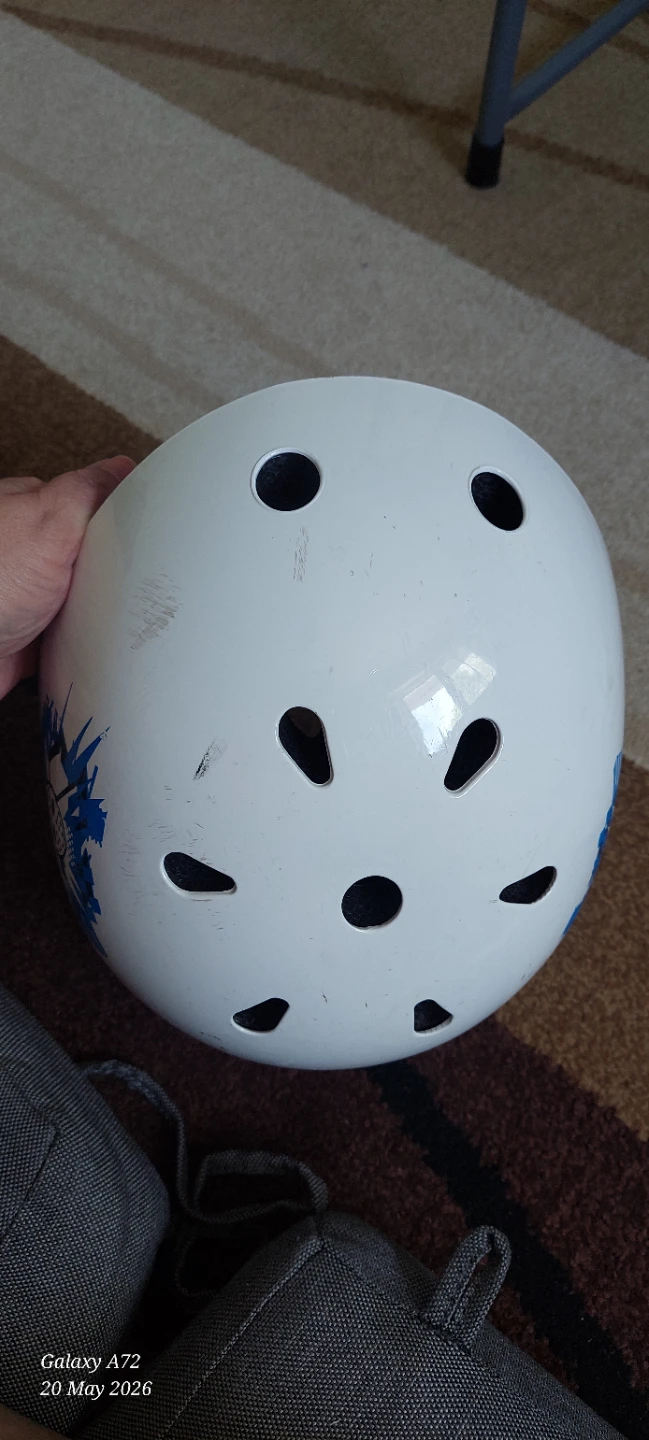 AVIGO White Multi-Sport Helmet - Medium