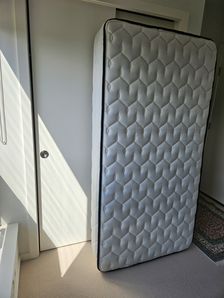 Sealy Posturepedic Mattress - photo 2
