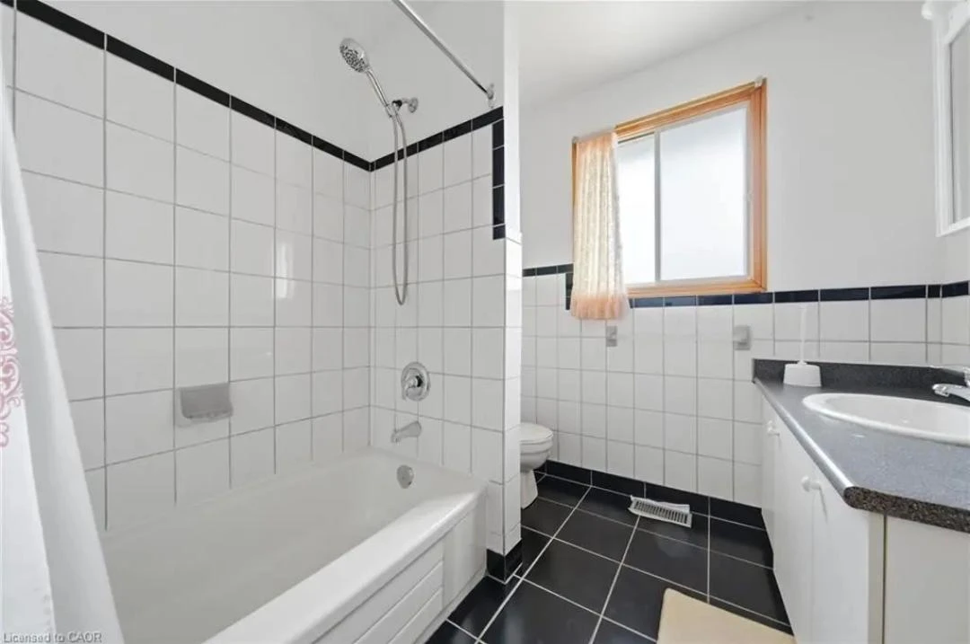 Furnished Room For Rent In Hamilton/Stoney Creek - photo 3