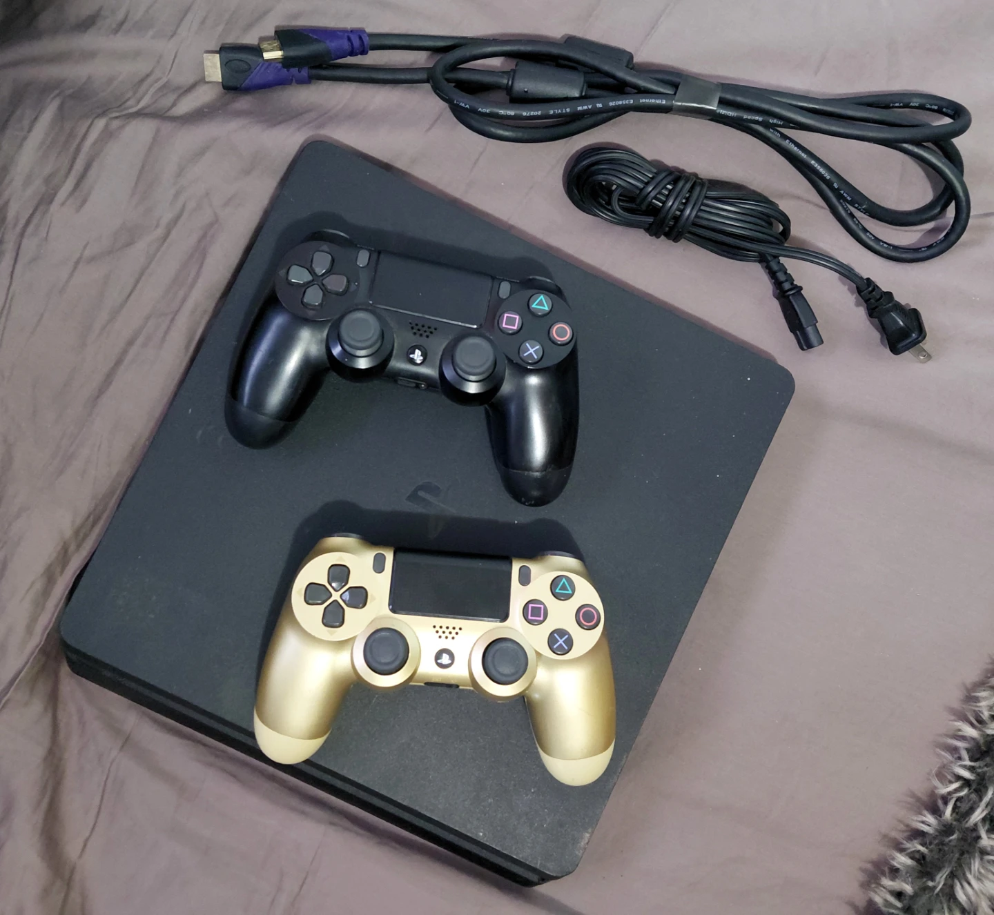 The Sony PlayStation 4 Slim (CUH-2215B) is a 1TB "Slim" model - photo 2