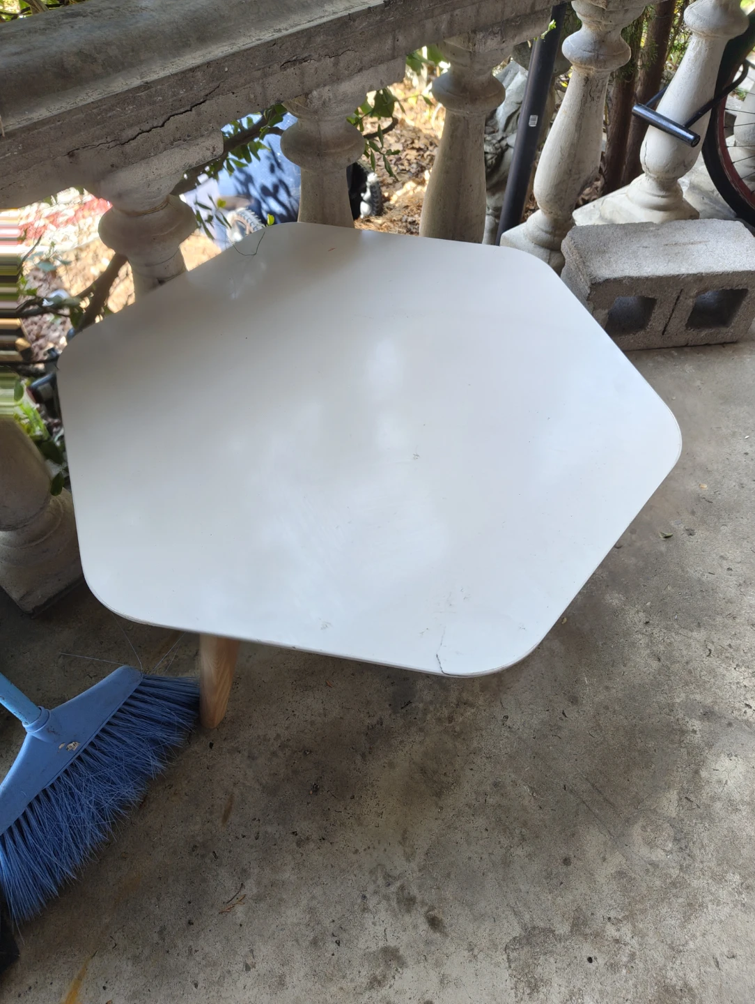 White Hexagonal Coffee Table with Wooden Legs - photo 2