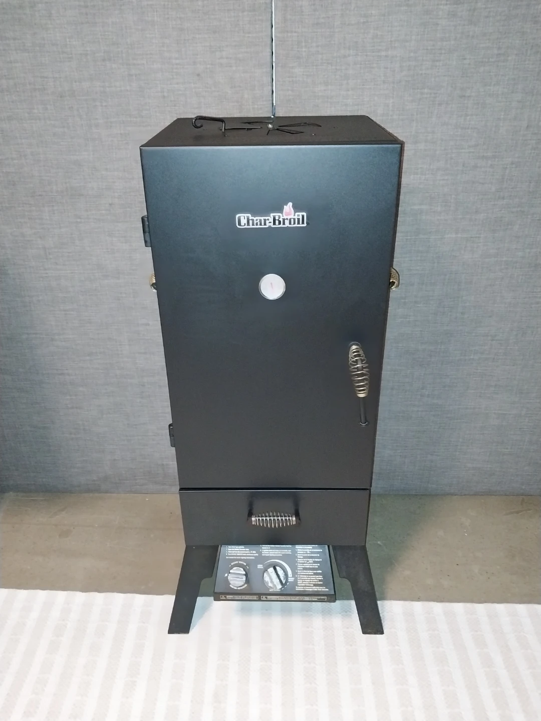 Char-Broil® Vertical Gas Smoker