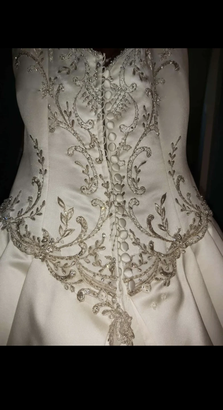 Stunning ballgown wedding dress - photo 3