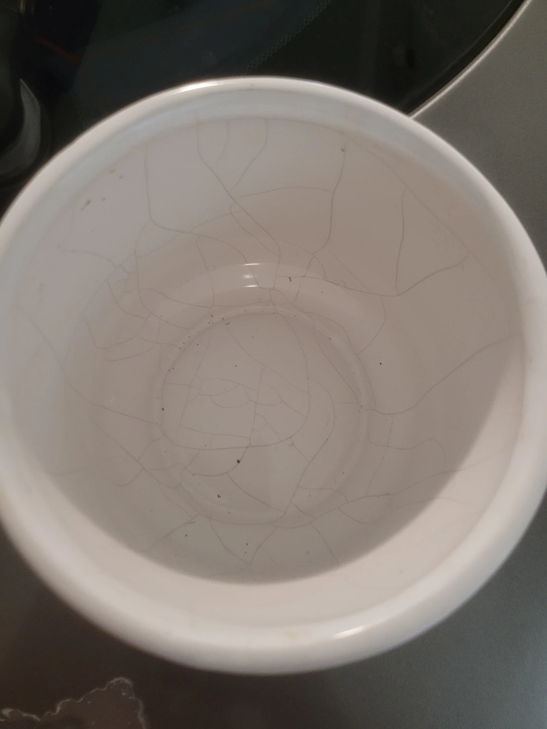 White Ceramic Pot with Gold Base - photo 3