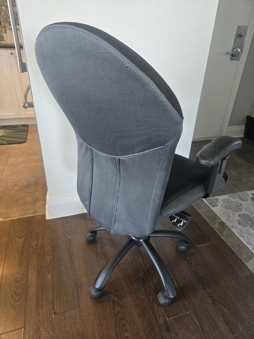 Black Office Chair - photo 2