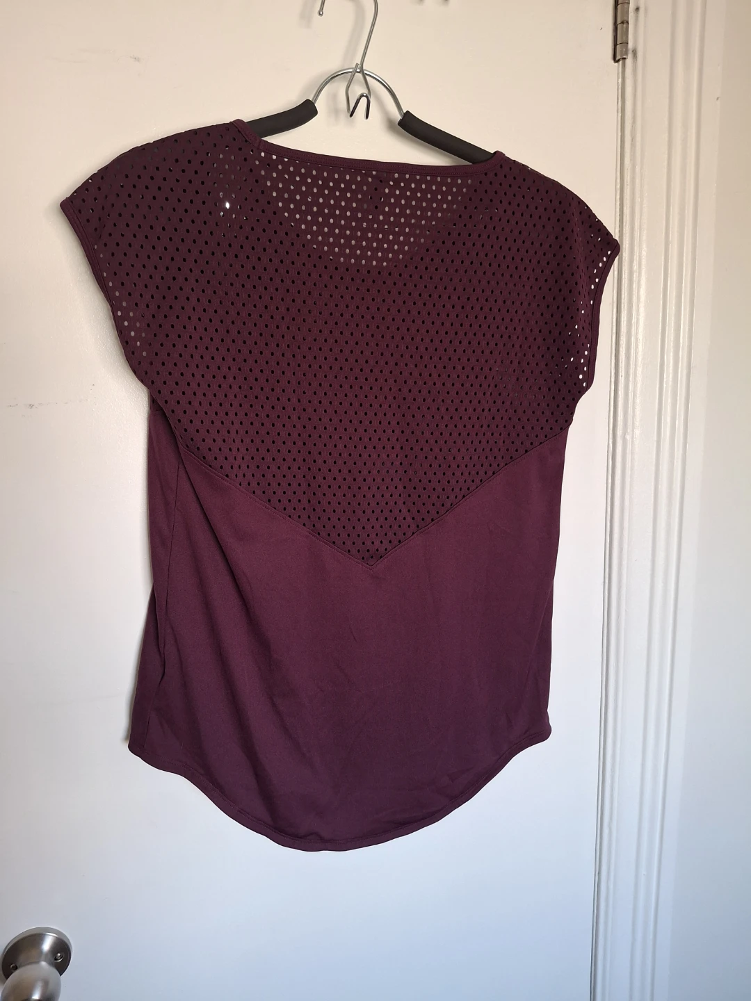 Saucony Women's XS Burgundy Athletic Top - photo 4