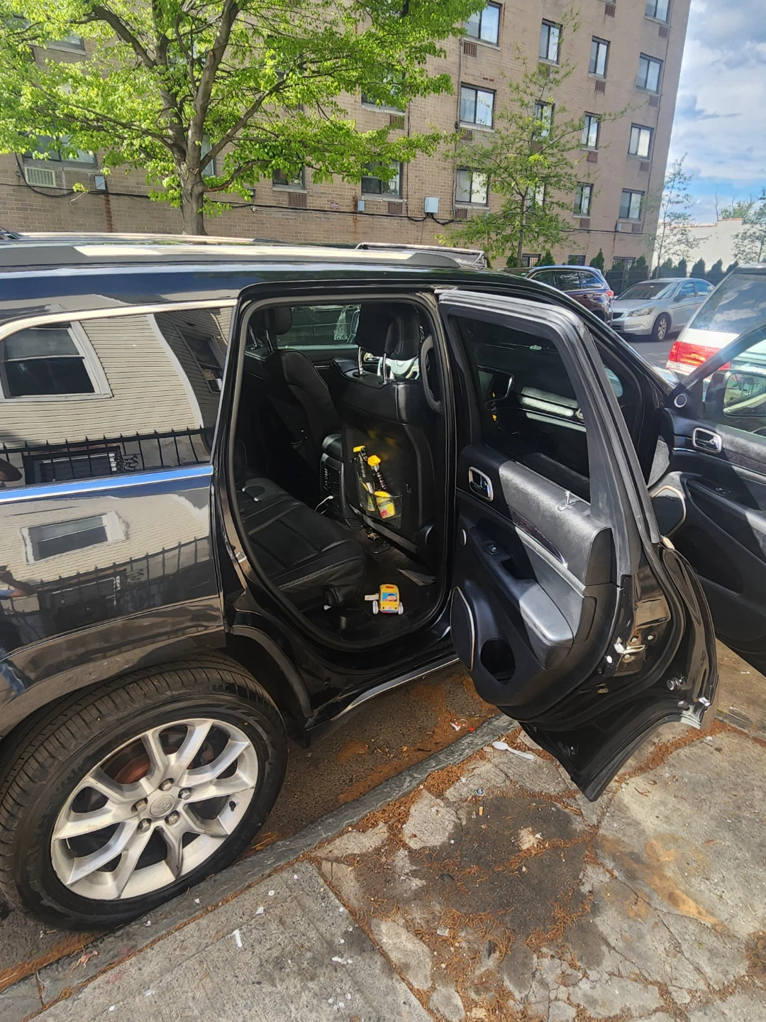 2016 Black Jeep Grand Cherokee SUV 4x4 - photo 2