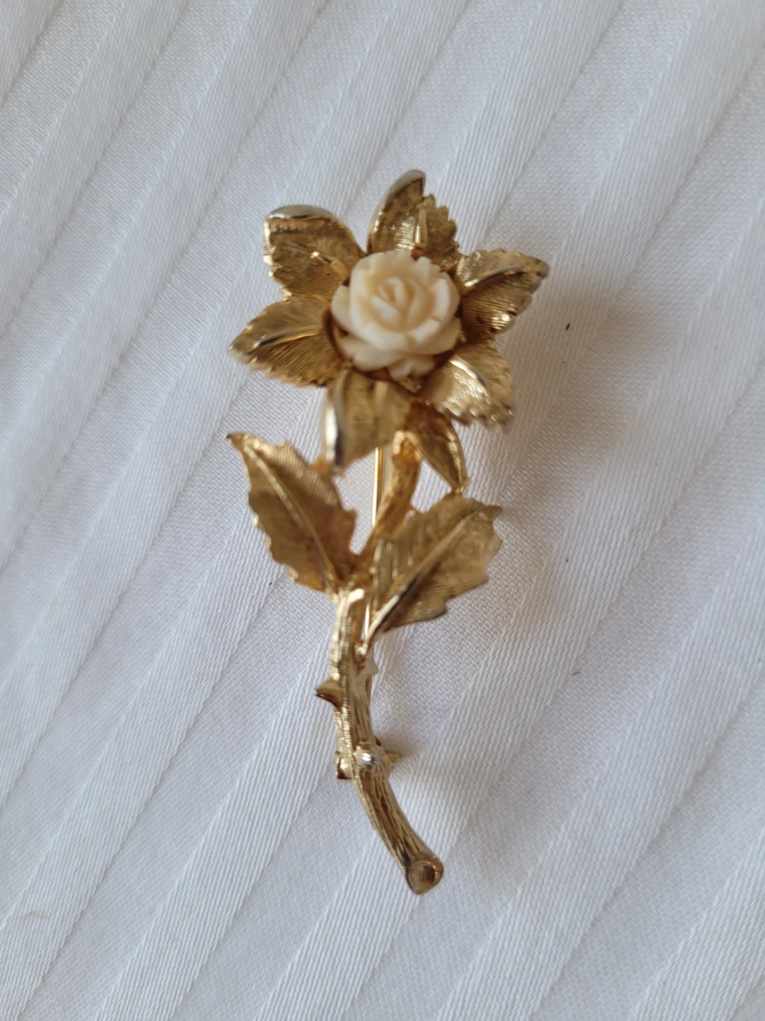 Gold Tone Flower Brooch with Cream Rose