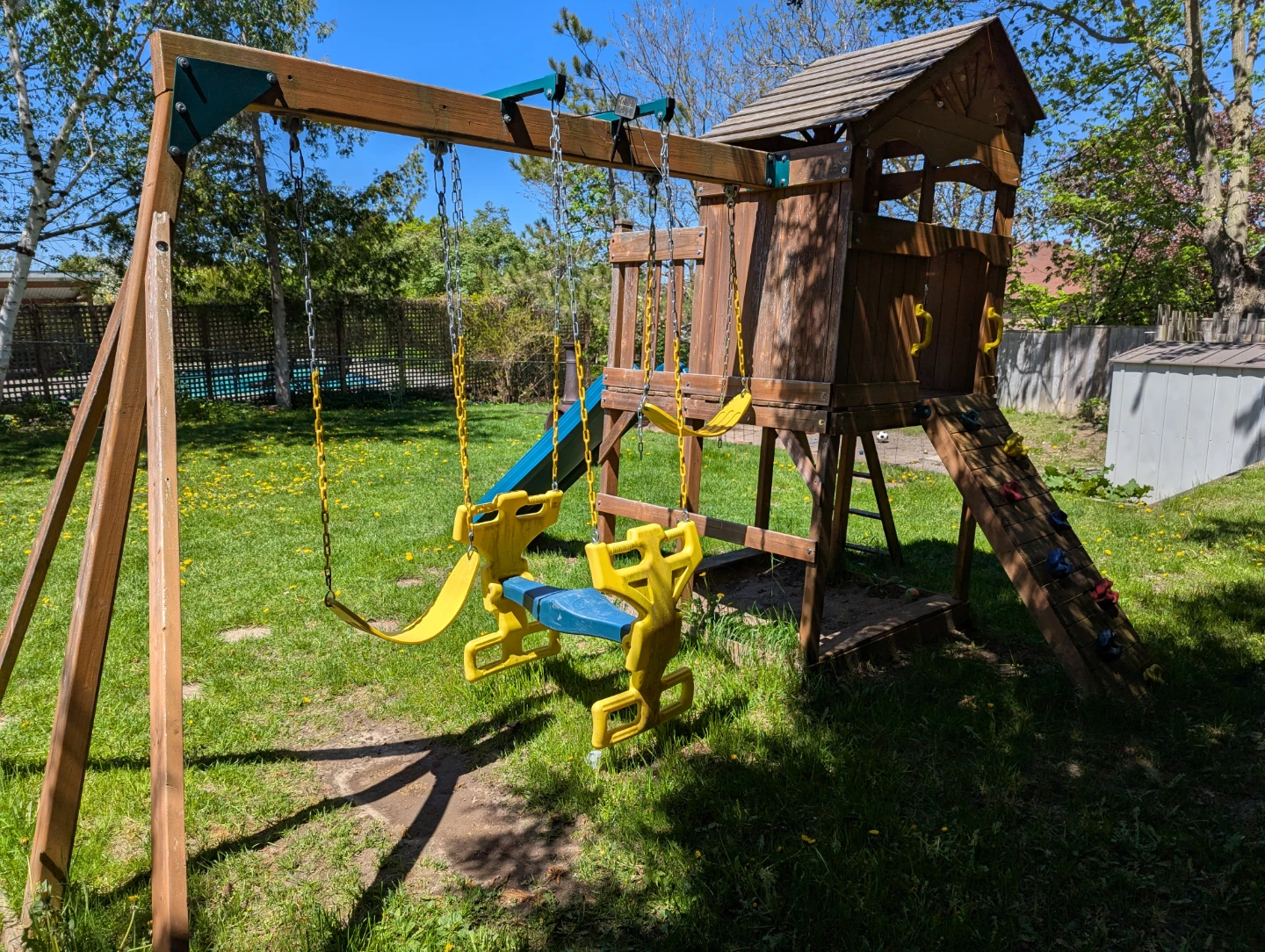 Outdoor tree house with swings - photo 3