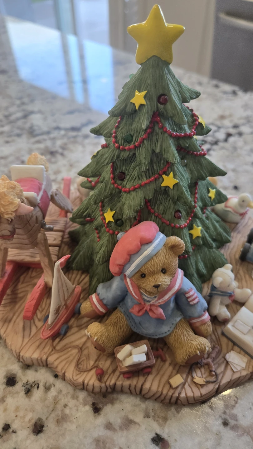 Enesco "Spread Holiday Cheer" Limited Edition Figurine - photo 2