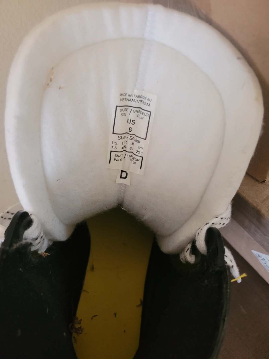 CCM RBZ 9350 Ice Skates - Size 6 - photo 3