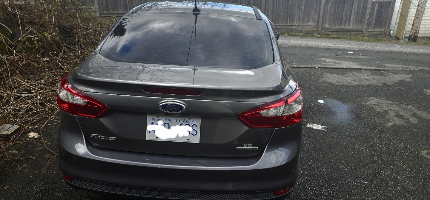 Ford Focus SE Sedan - photo 2