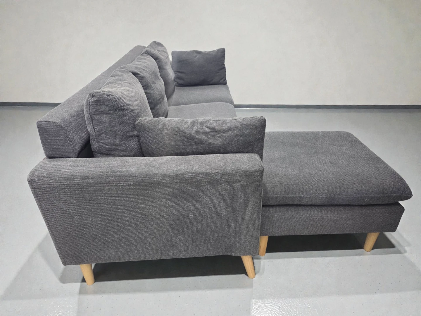 Small grey sectional with reversible chaise - photo 2