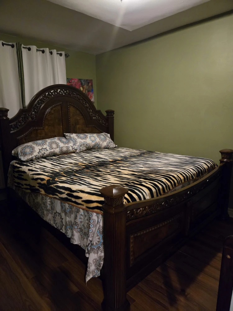 Dark Wood Ornate Bed Frame King size