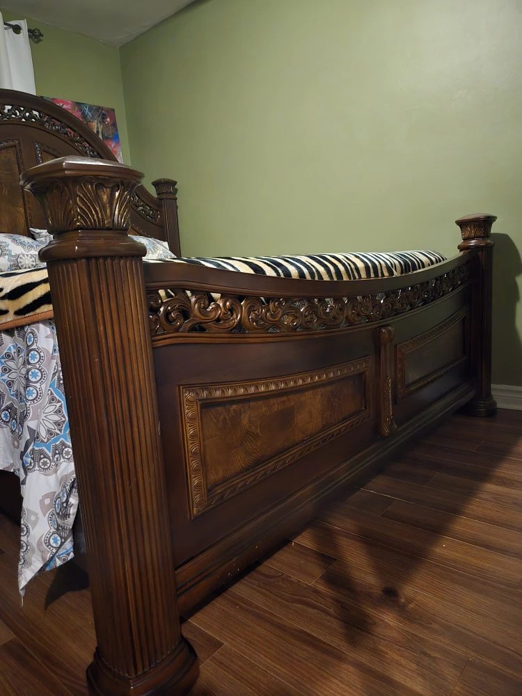 Dark Wood Ornate Bed Frame King size - photo 2