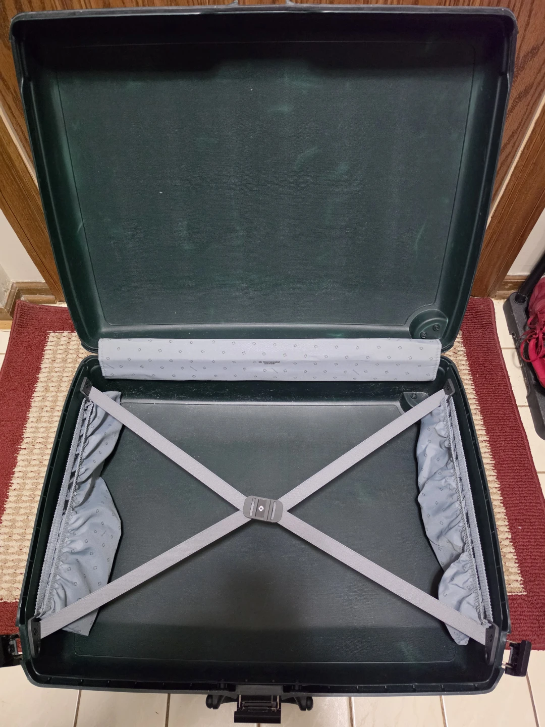 Samsonite Green Hard Shell Suitcase with Wheels - photo 2