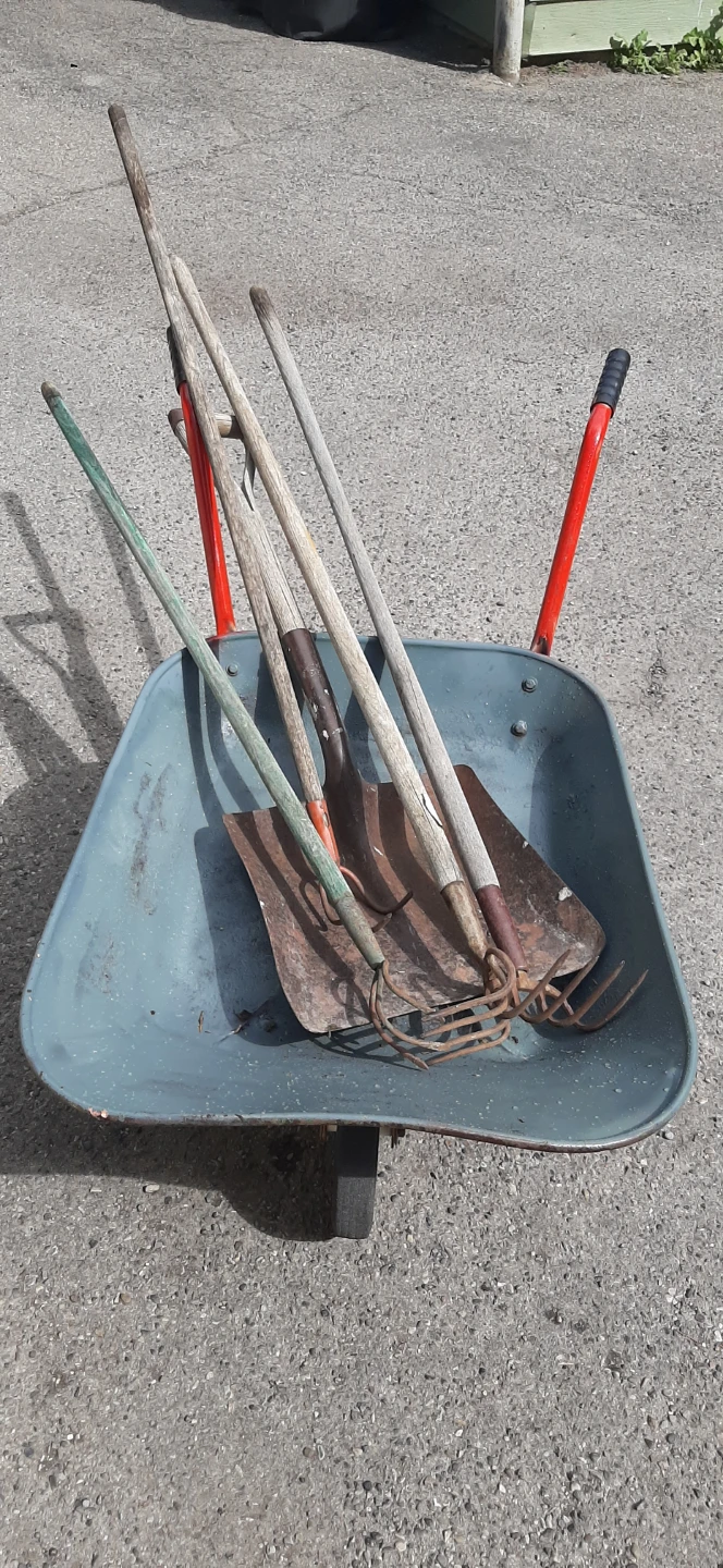 Metal Compact Wheelbarrow & Garden Tools - photo 3