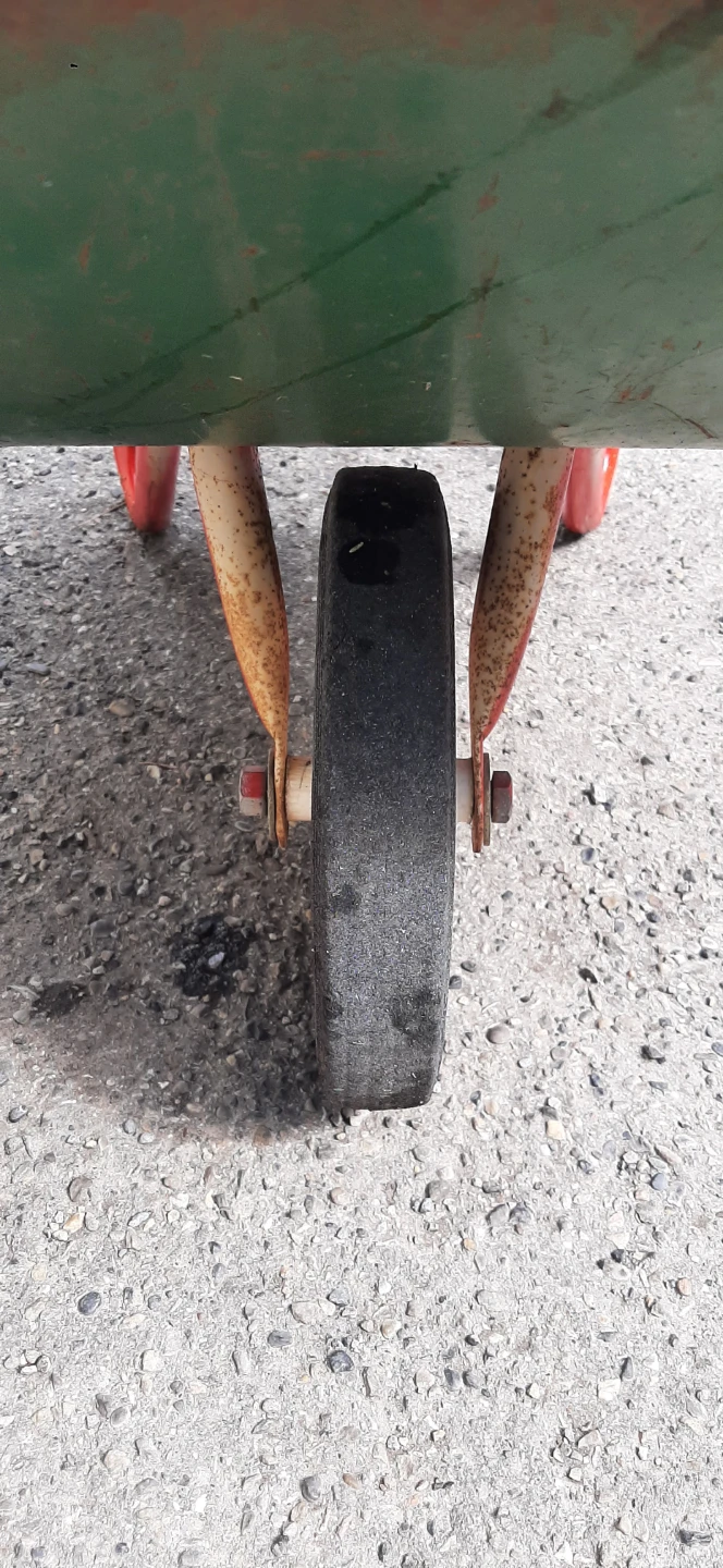 Metal Compact Wheelbarrow & Garden Tools - photo 4