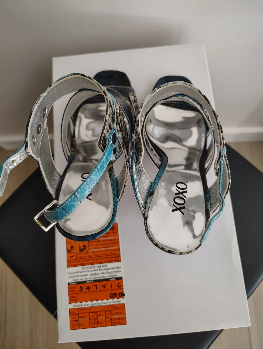 XOXO Blue & Silver Snakeskin Heels Size 6B - photo 4