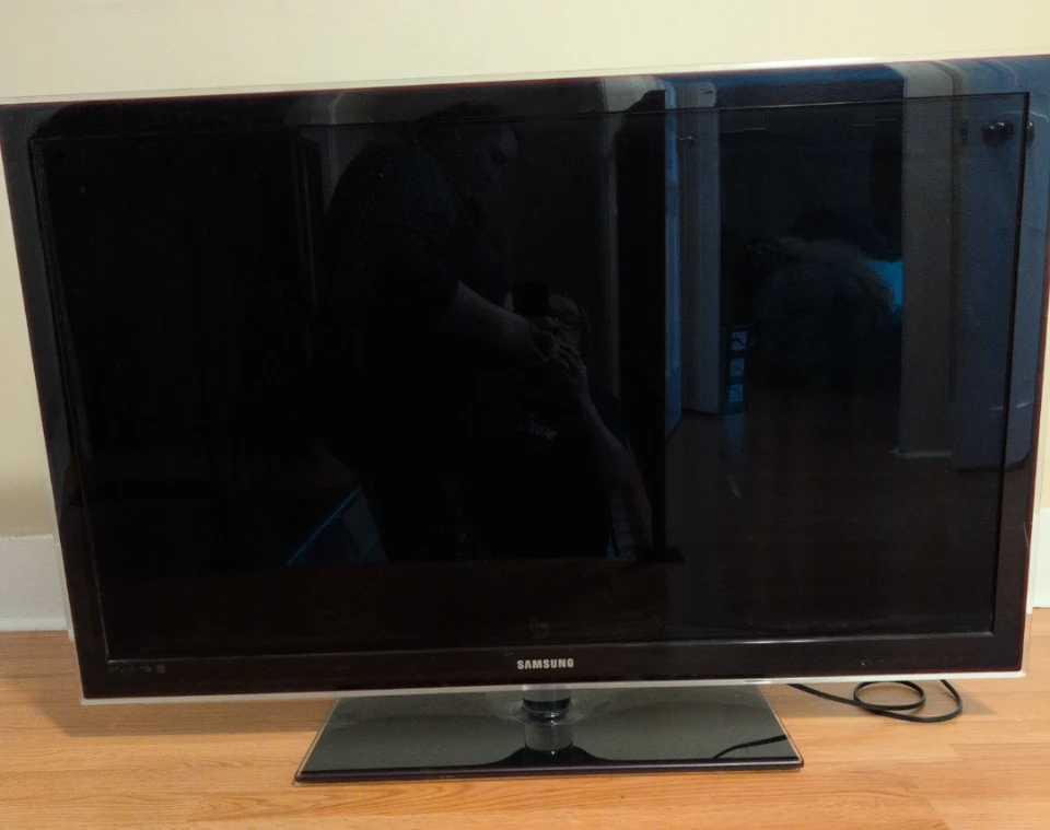 Samsung 46" UN46C5000 1080p LED TV - photo 2