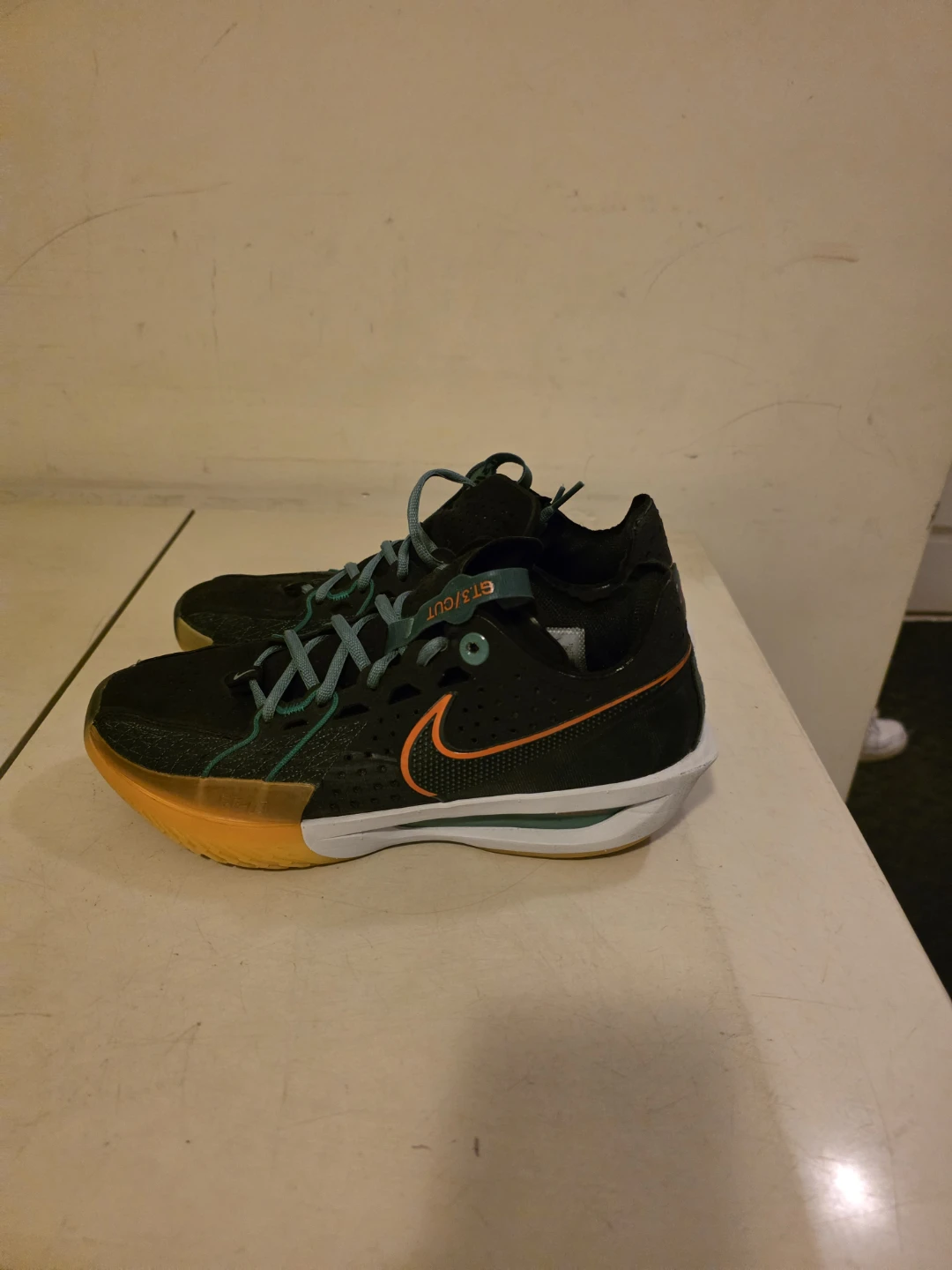 Nike GT Cut 3 Size 9