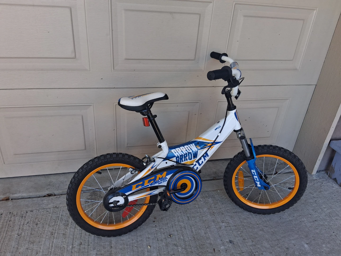 CCM "Arrow" Kids Bike - White/Blue/Orange (Price Negotiable) - photo 2