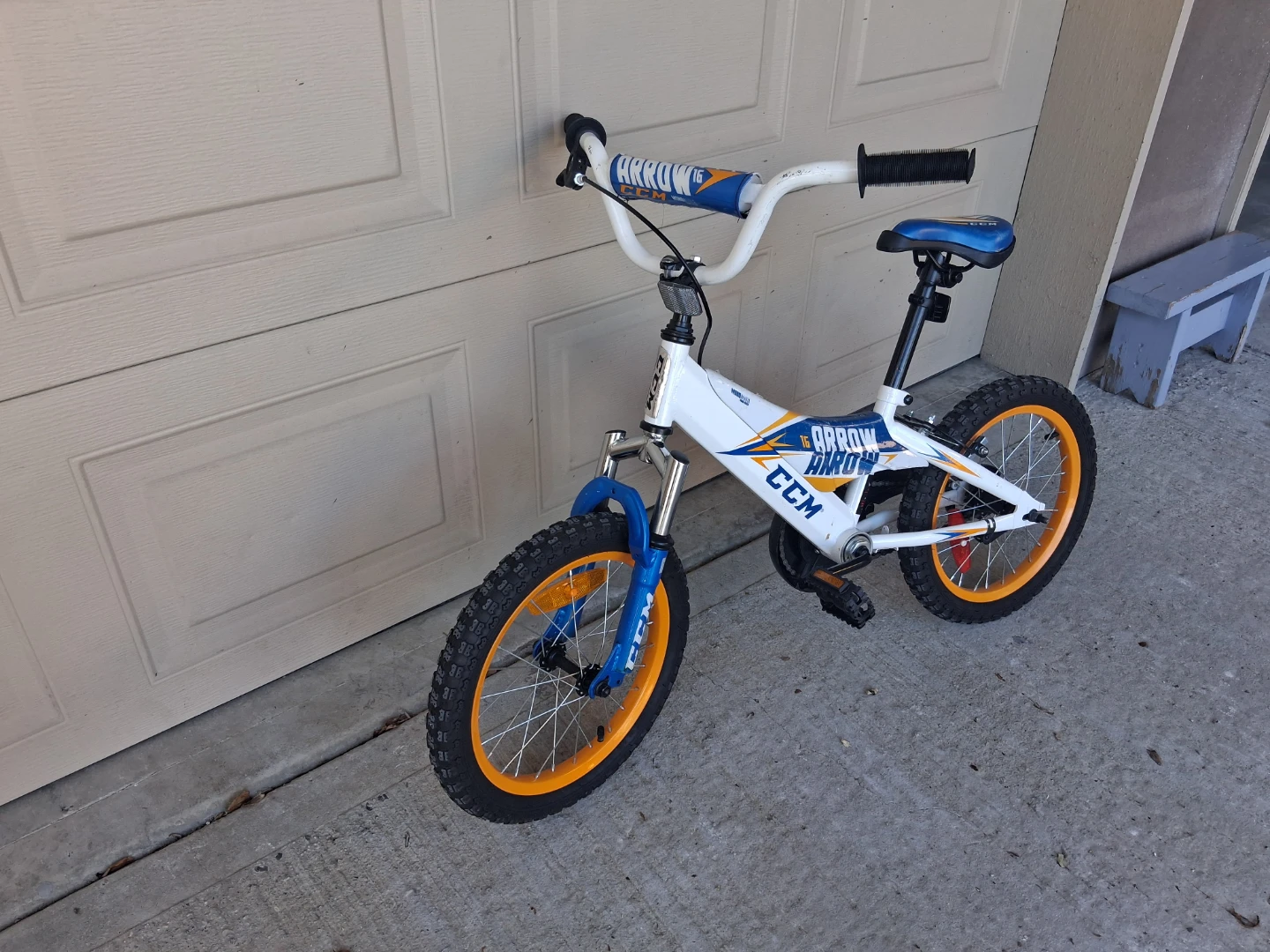 CCM "Arrow" Kids Bike - White/Blue/Orange (Price Negotiable) - photo 4