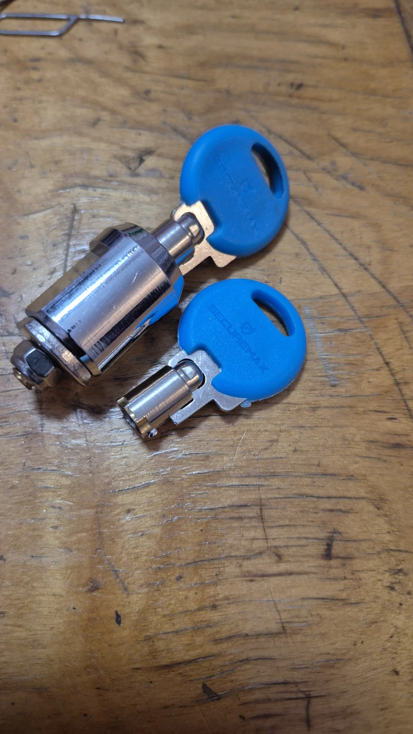 Securemax Lock Cylinder with 2 Keys - photo 2
