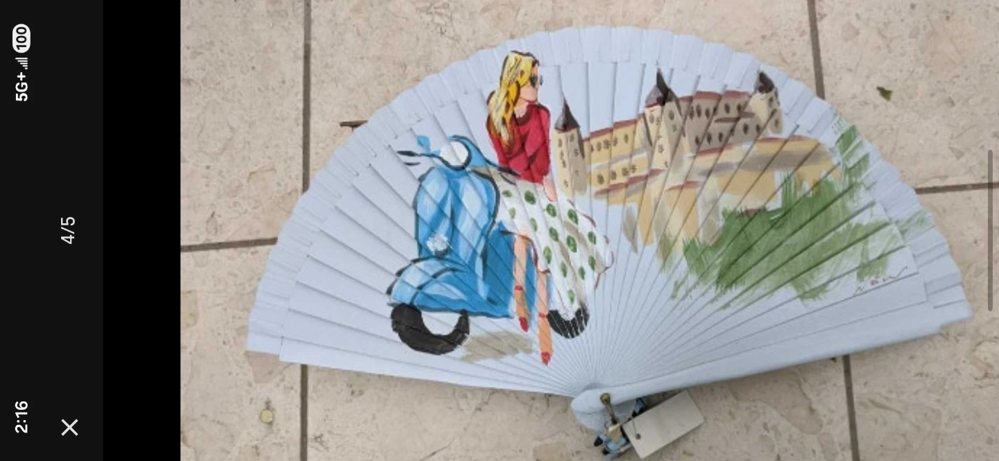 Aire Distinto Hand Fan
