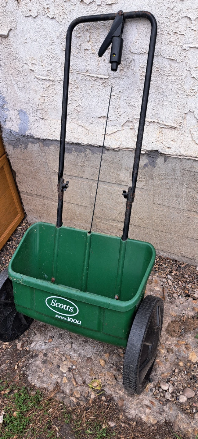 Scotts AccuGreen 1000 Spreader