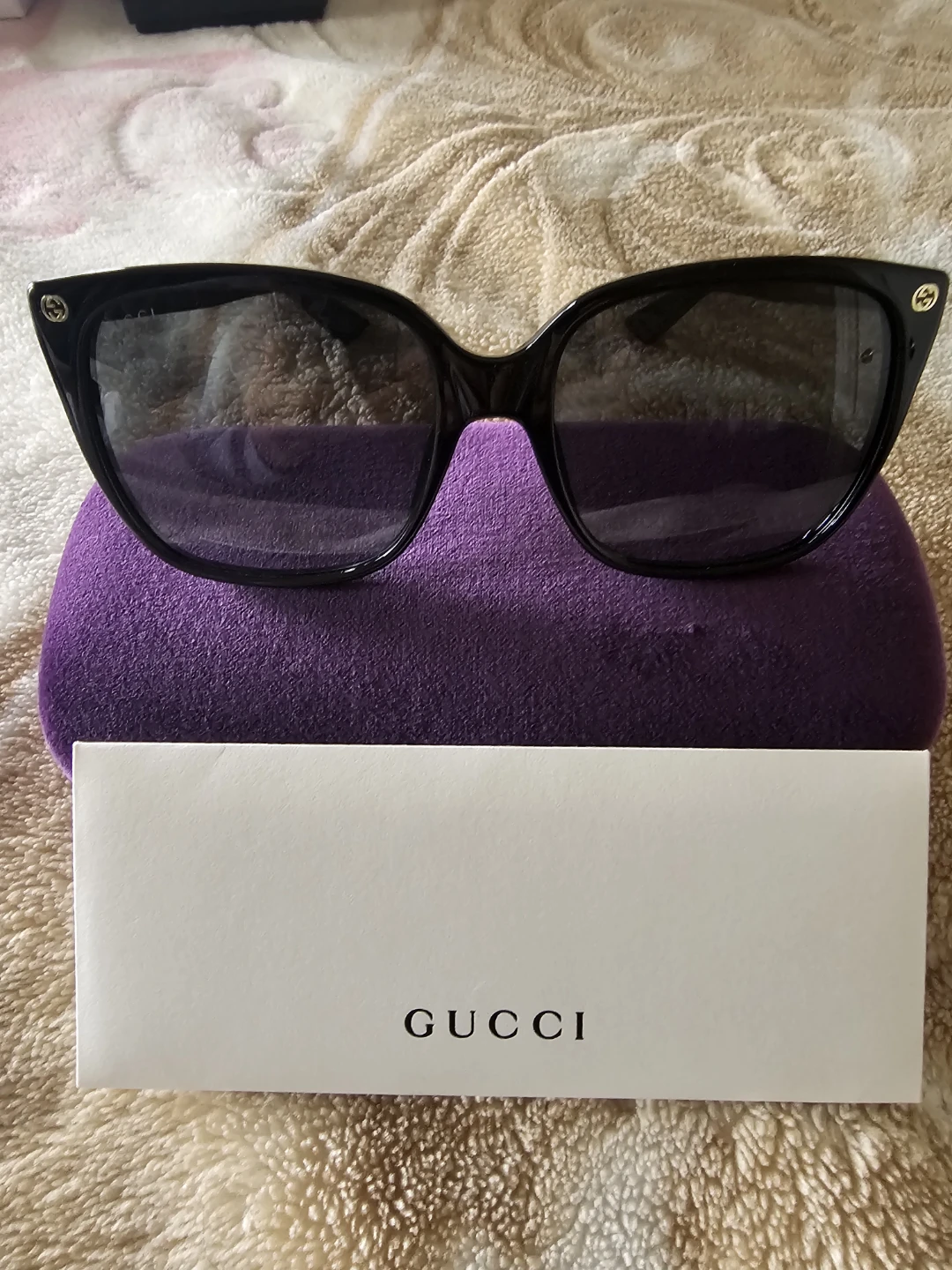 GUCCI Sunglasses - Black Cat-Eye with Bee Detail