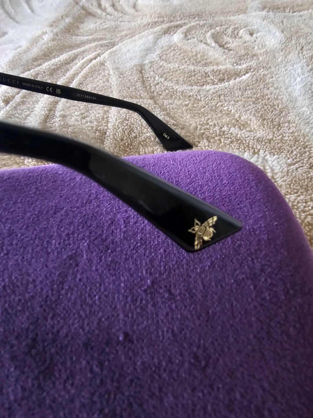 GUCCI Sunglasses - Black Cat-Eye with Bee Detail - photo 2