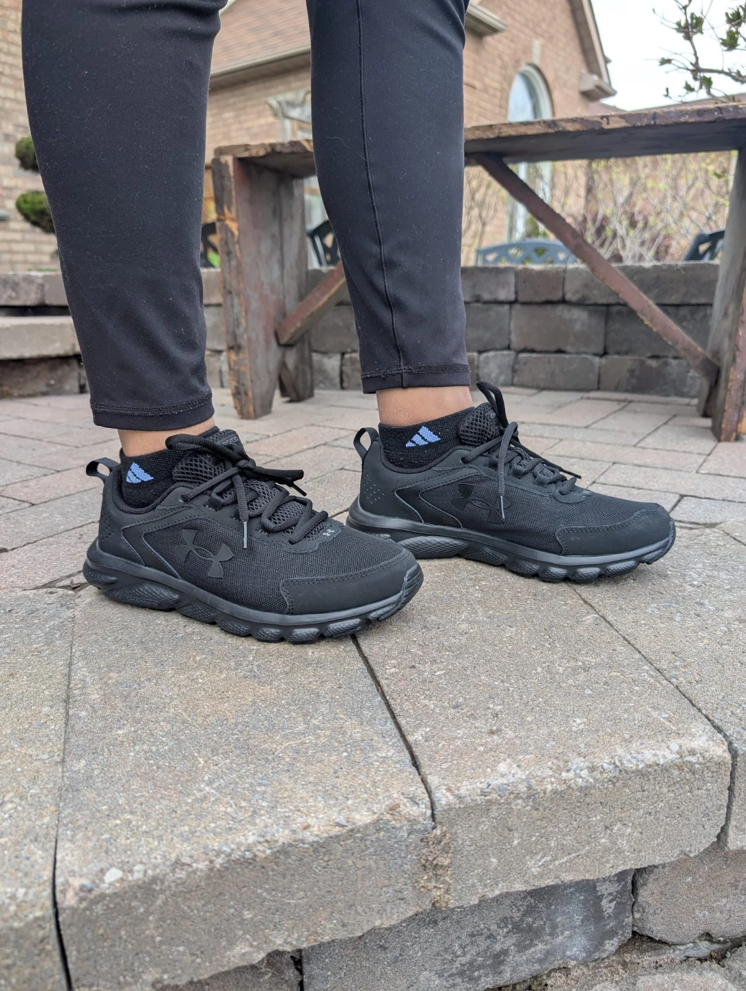 Black Under Armour  women's Running Shoes - size 8