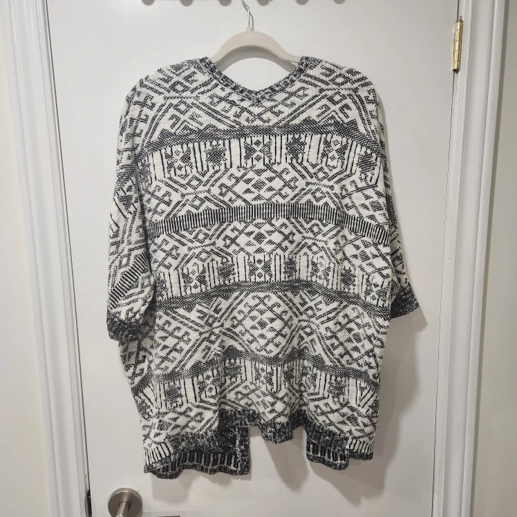 Pink Rose Black and White Tribal Pattern Knit Cardigan - photo 4