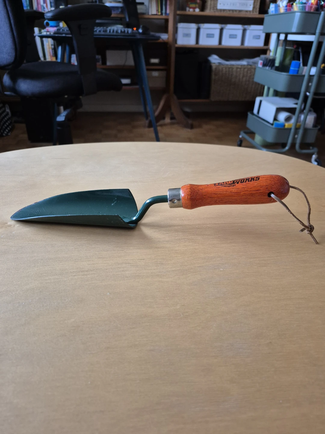 Garden Trowel: top quality, strong, well made, solid wood handle - photo 2