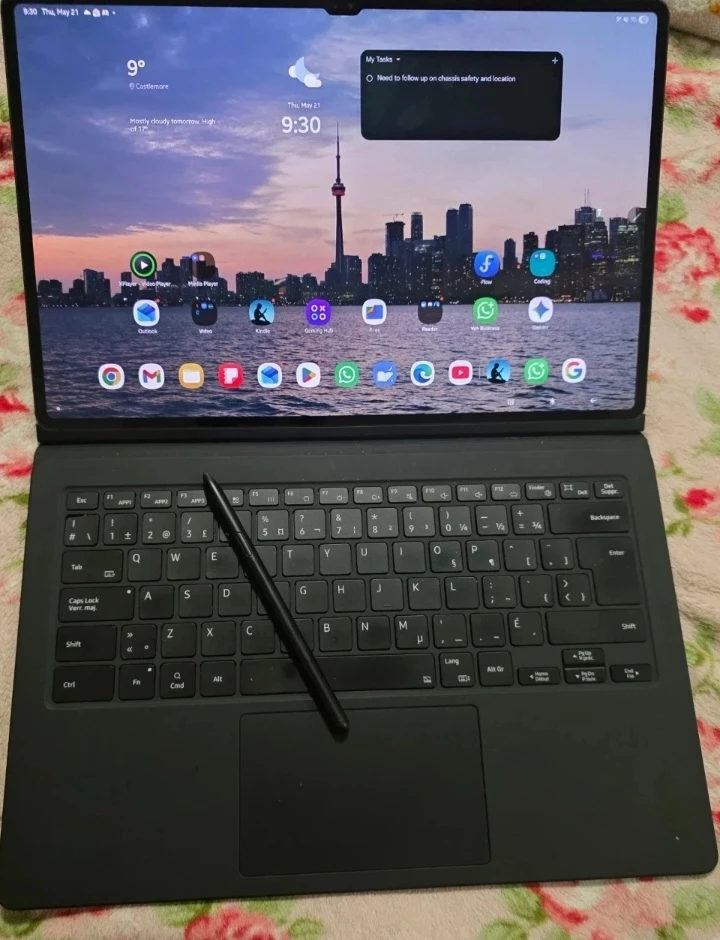 Samsung Galaxy Tab S8 Ultra 256GB w/ Keyboard