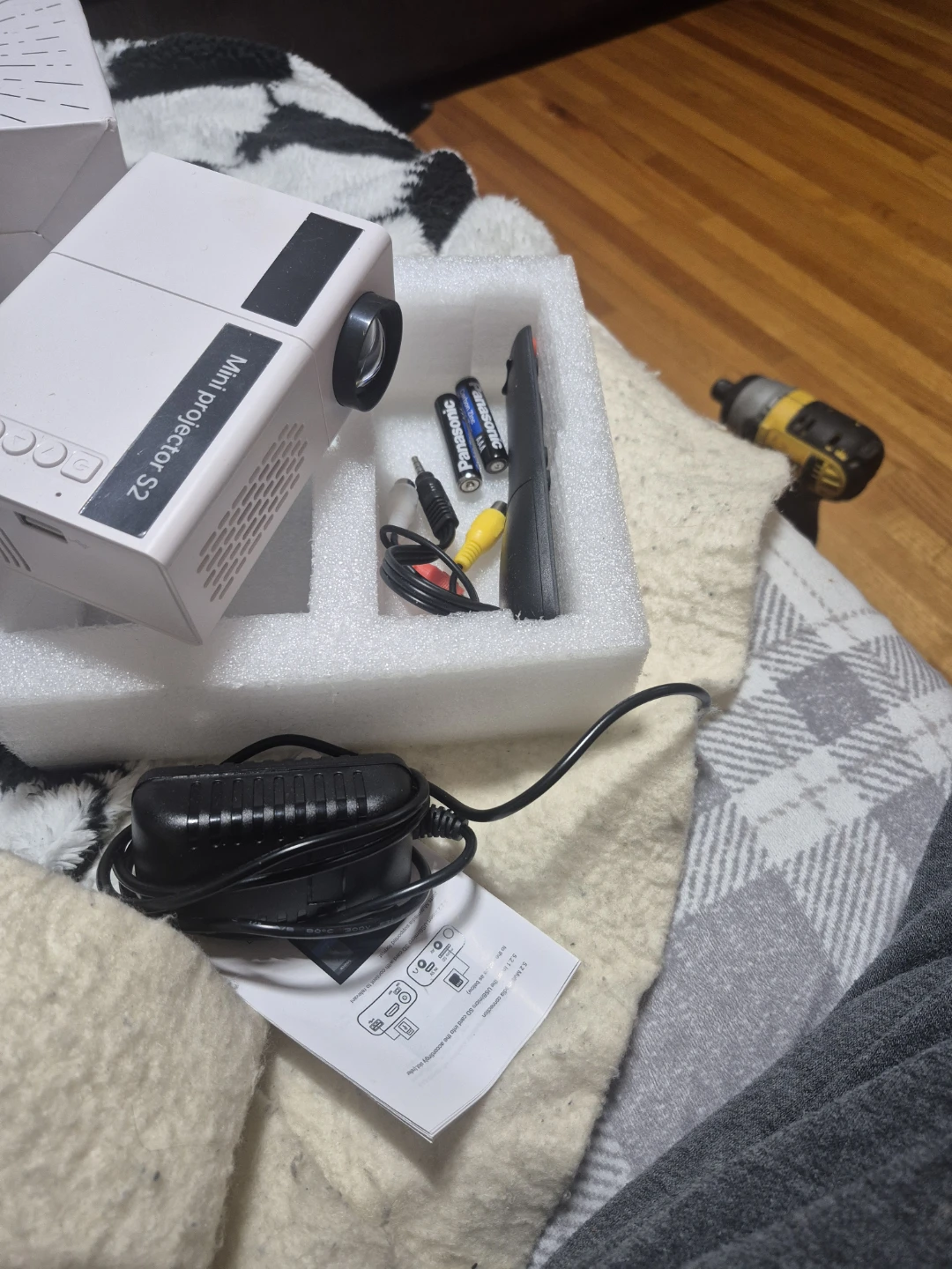 Mini Projector S2 with Remote