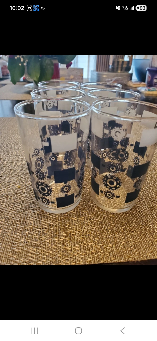 Vintage Glass Pitcher and 4 Tumblers Set - photo 3