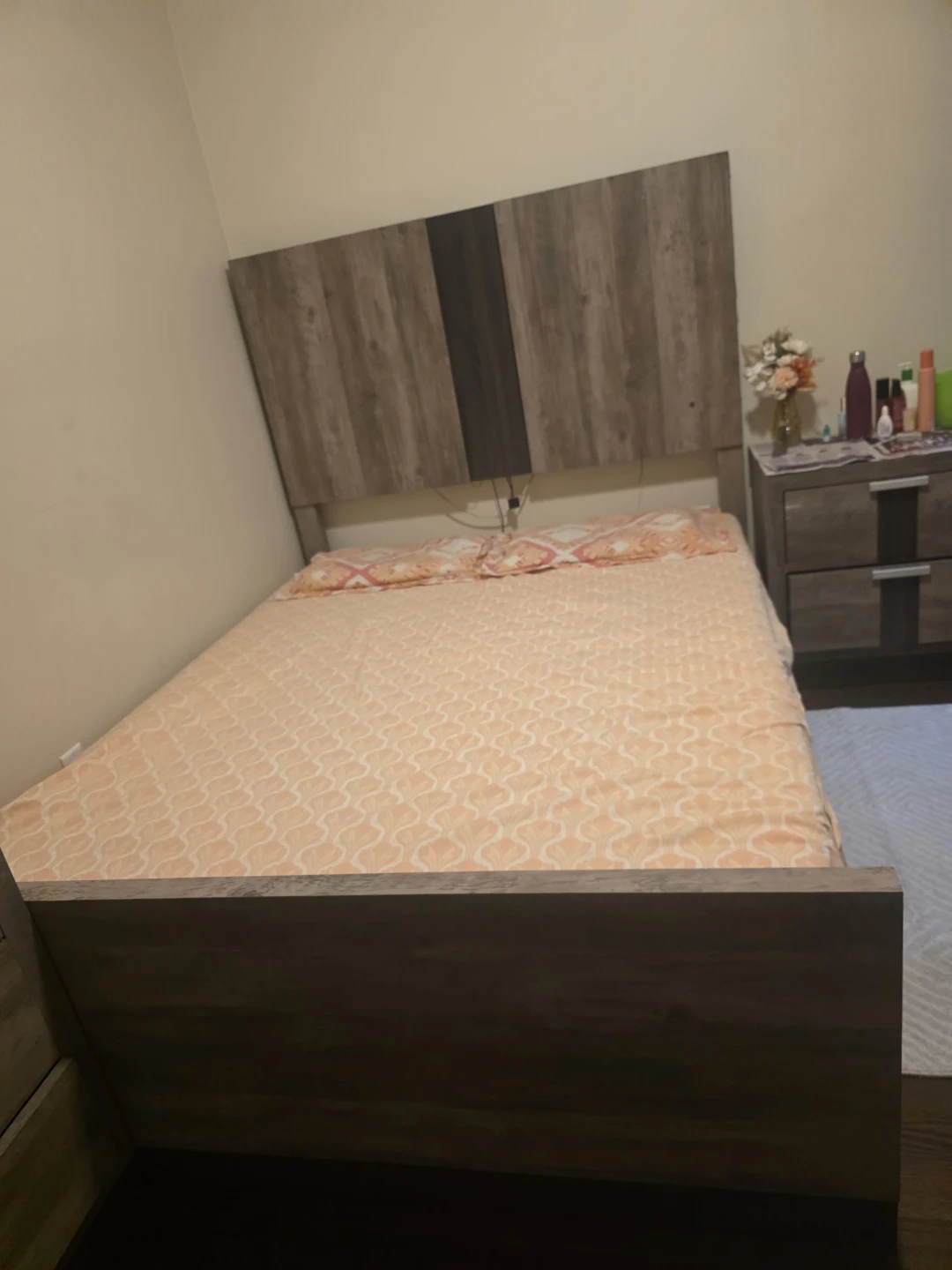 Complete Queen Bed Set with Dresser & 2 night tables