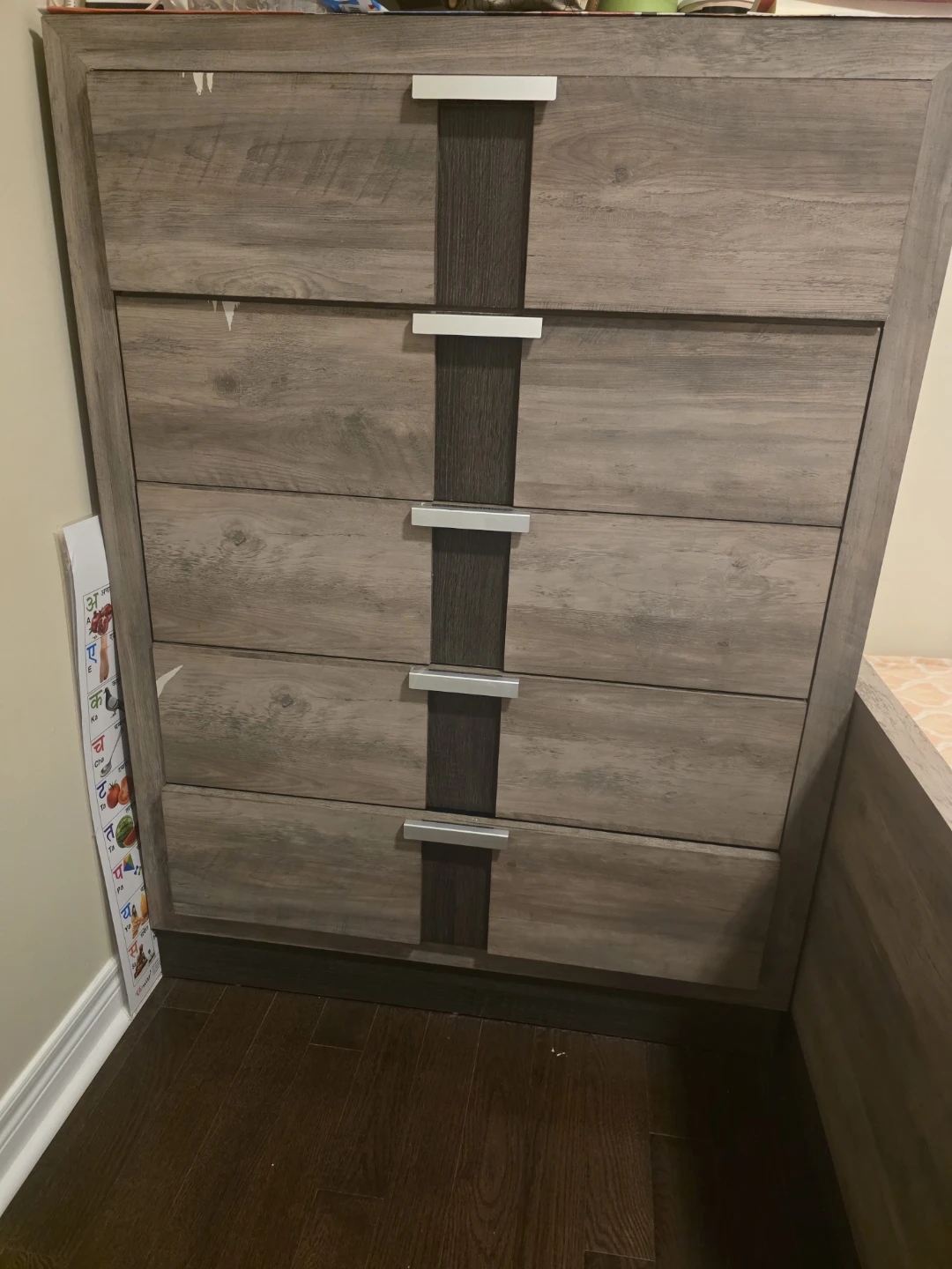 Complete Queen Bed Set with Dresser & 2 night tables - photo 3
