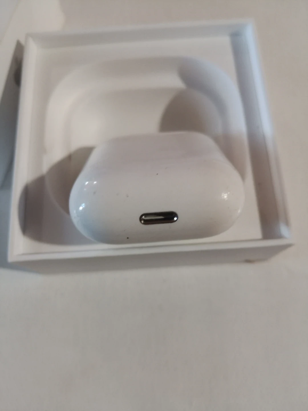 Apple AirPods Pro Charging Case - photo 4