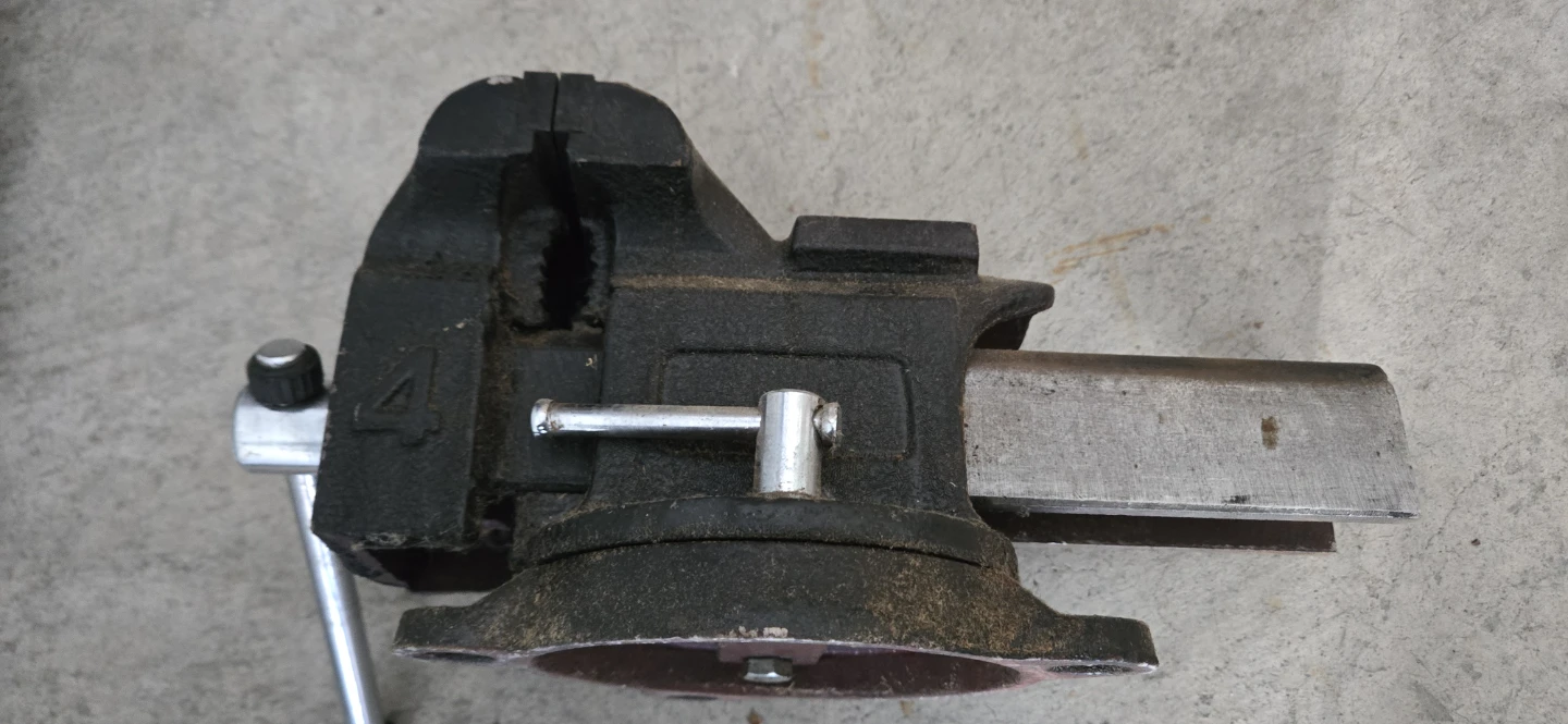 Heavy Duty Bench Vise 4 - photo 2