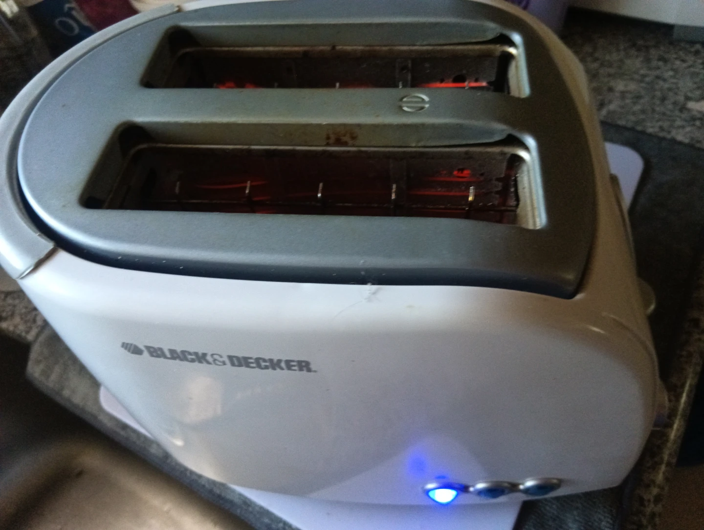 Black & Decker 2-Slice Toaster - photo 2