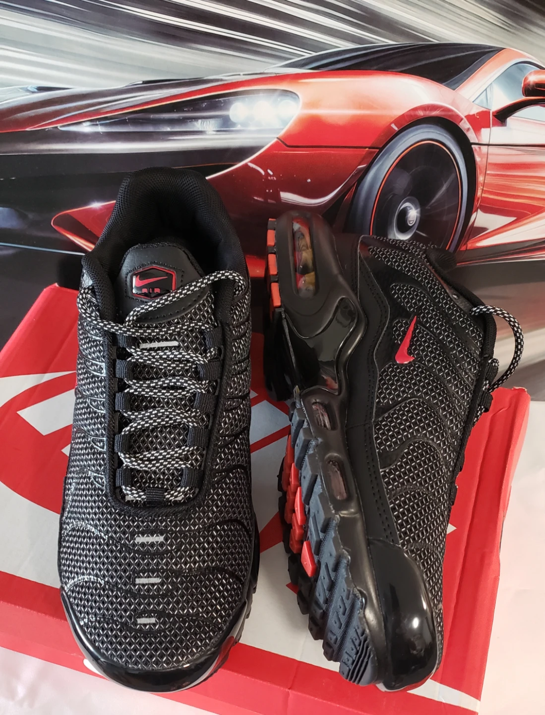 Brand new Universal Air Max Black Red Size 7 - photo 3